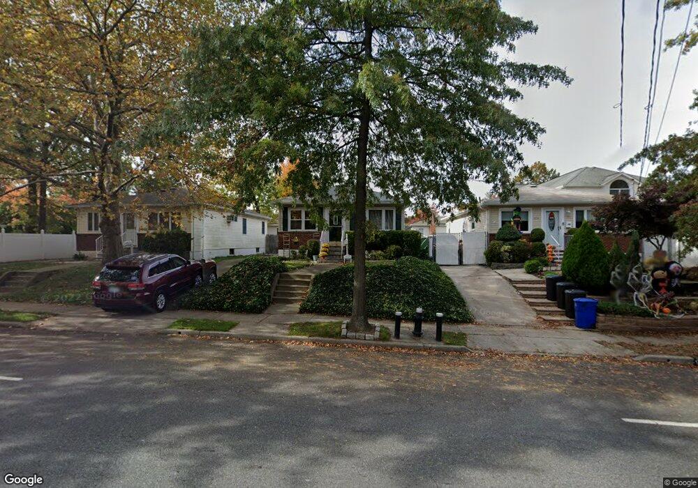 978 Drumgoole Rd W, Staten Island, NY 10312 - photo 1