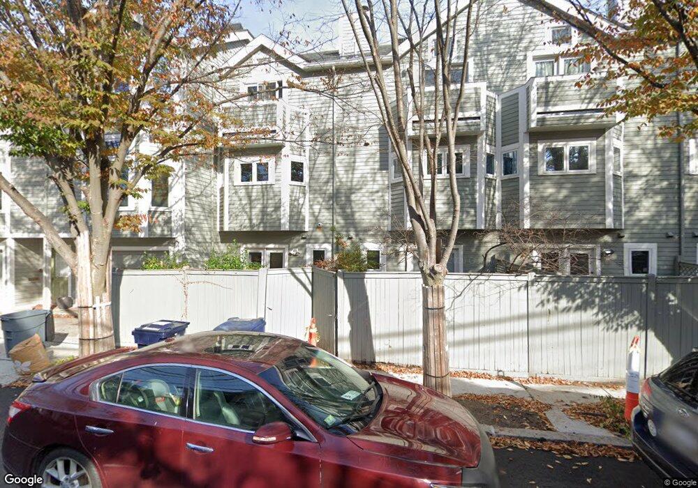 4 Rollins Ct, Cambridge, MA 02139 - photo 1