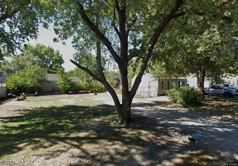 302 N Sawyer St, Pryor, OK 74361 - photo 1