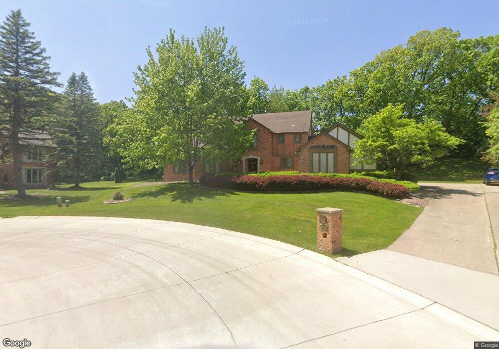 3753 Summit Ct, Rochester Hills, MI 48306 - photo 1