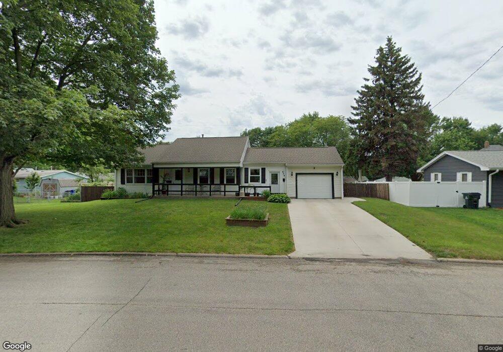 434 21st St NW, Cedar Rapids, IA 52405 - photo 1