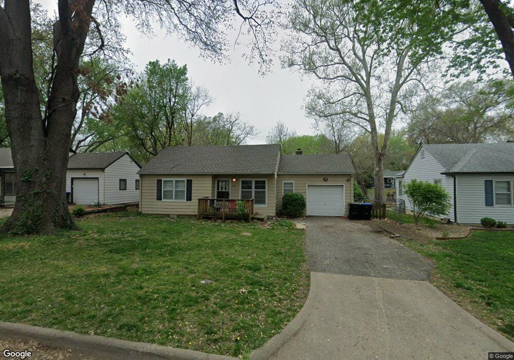 1221 SW Watson Ave, Topeka, KS 66604 - photo 1