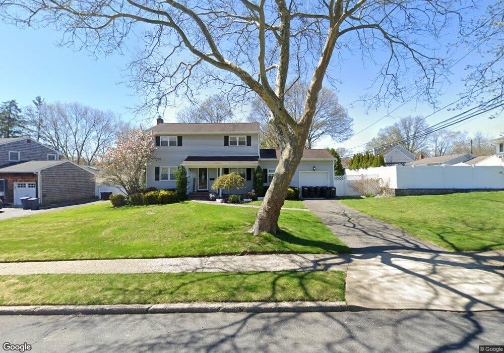 38 Balsam Ln, ComMacK, NY 11725 - photo 1