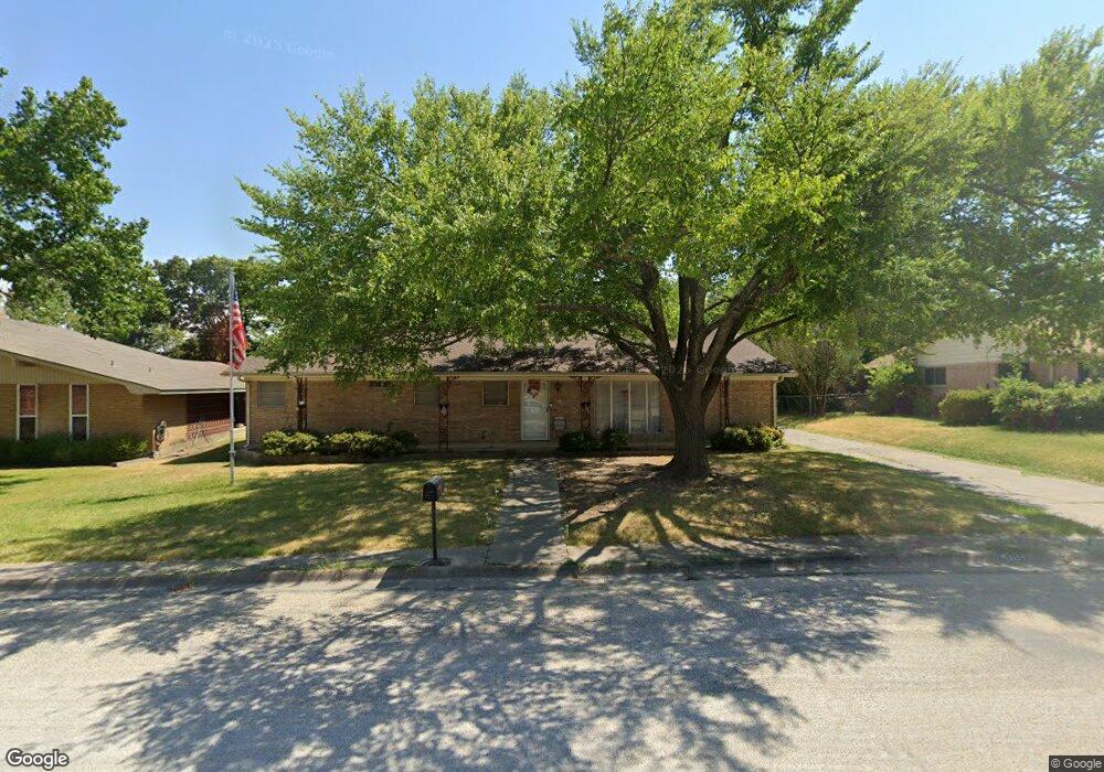 1915 College St, Gainesville, TX 76240 - photo 1