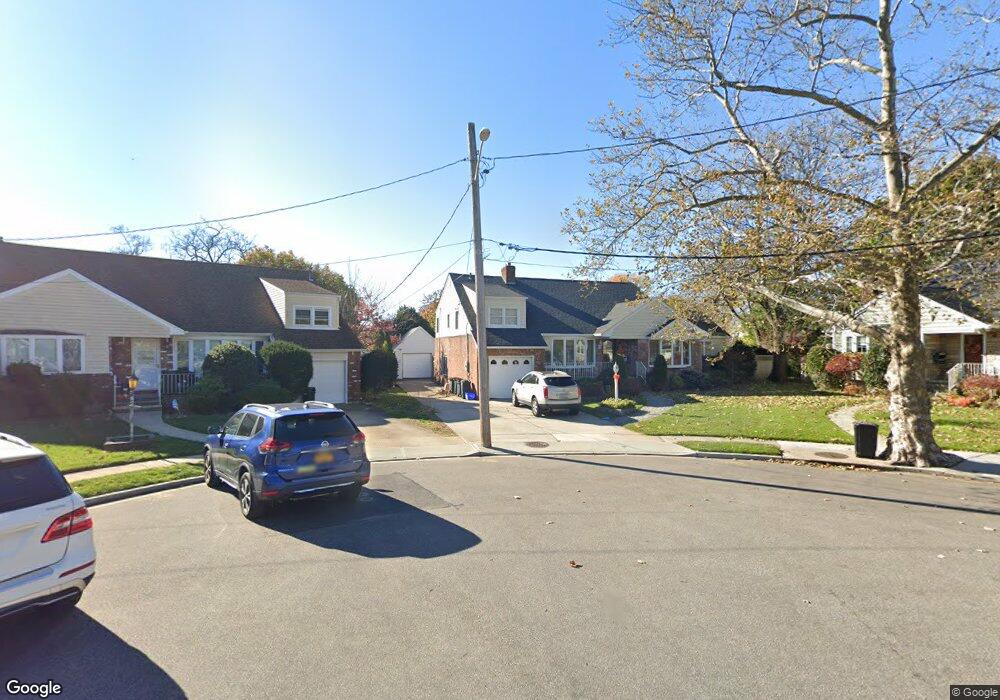 5 Major Ct, Rockville Centre, NY 11570 - photo 1