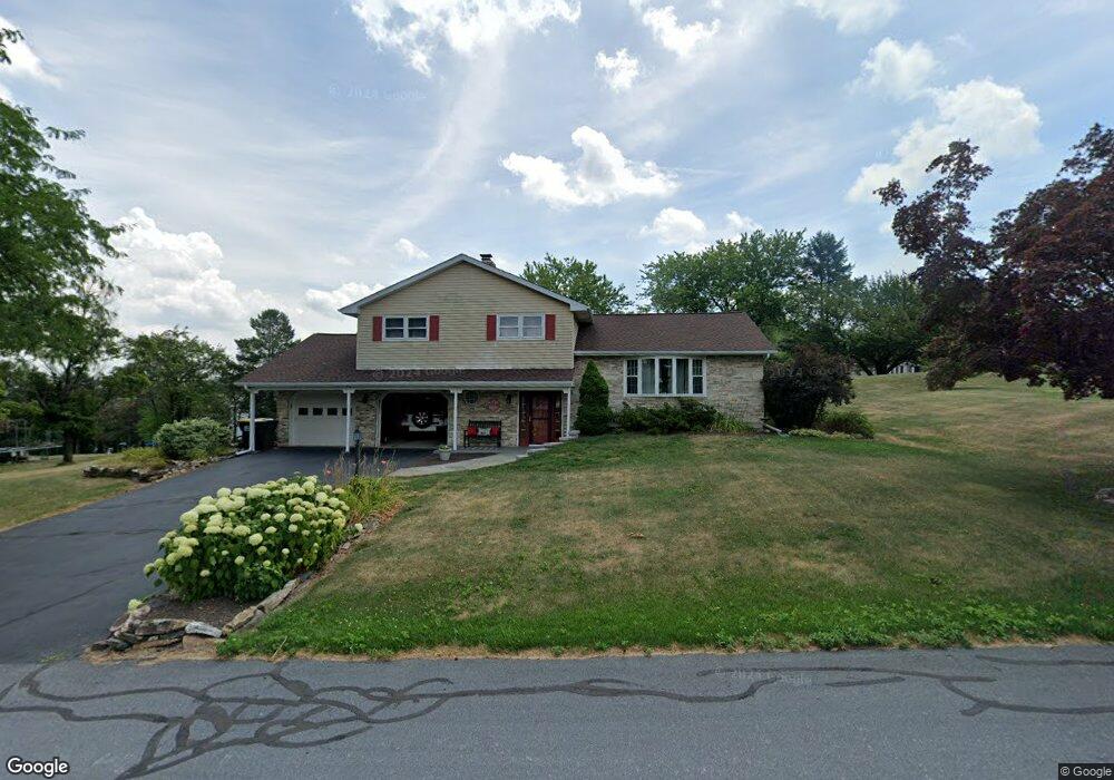 1406 Crest Vu Ln, Coplay, PA 18037 - photo 1