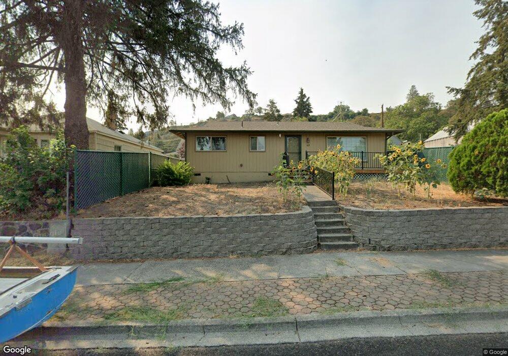 822 E 14th St, the Dalles, OR 97058 - photo 1