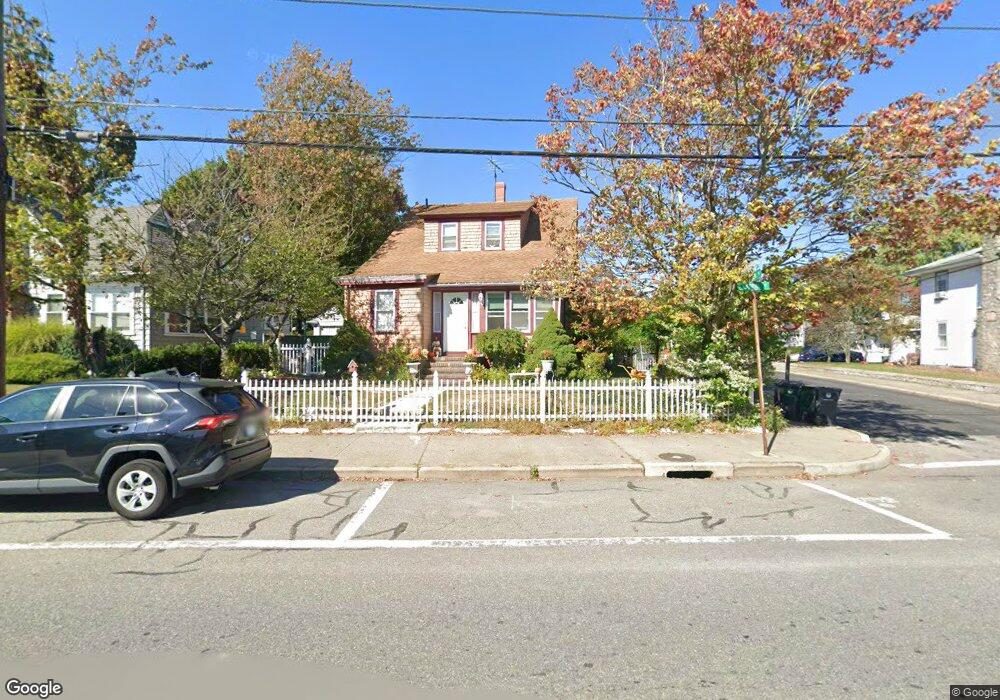 976 Central Ave, Pawtucket, RI 02861 - photo 1