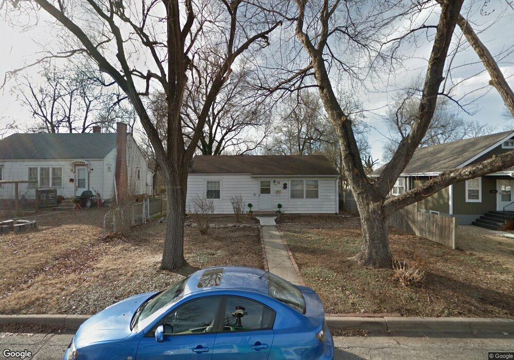 721 SW Parkview St, Topeka, KS 66606 - photo 1
