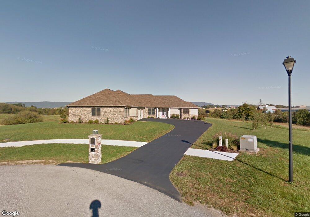 1685 Greenside Ct, Chambersburg, PA 17202 - photo 1