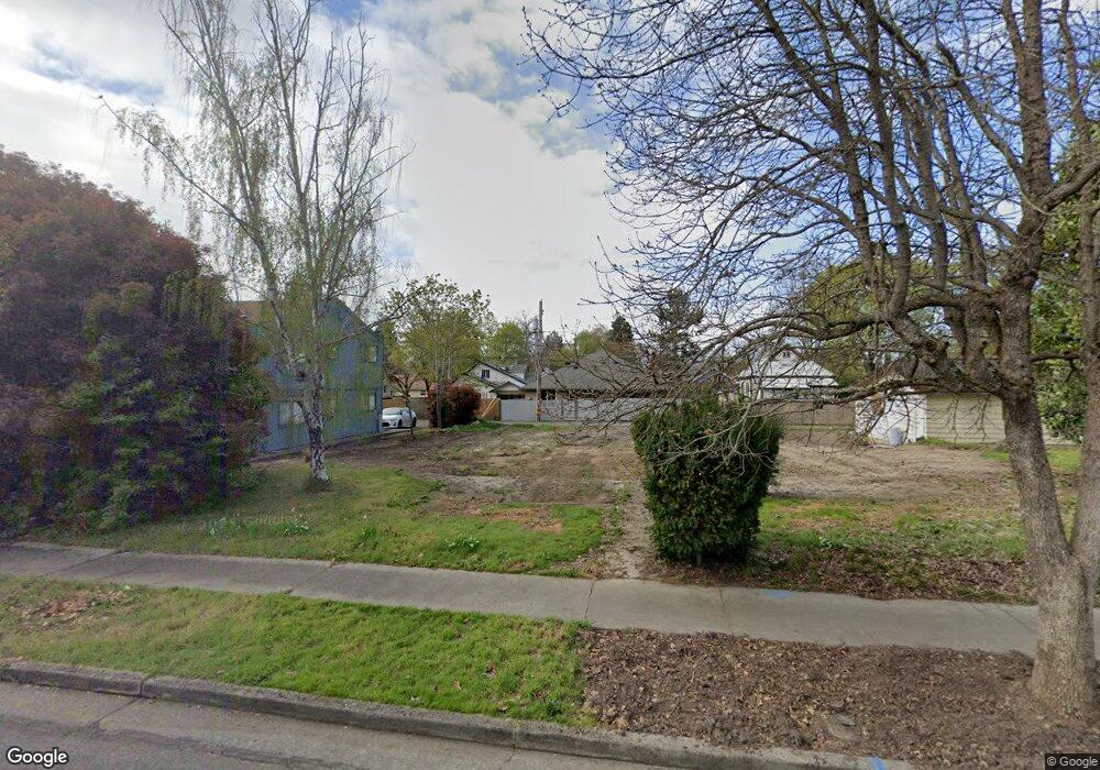 411 NW B St, Grants Pass, OR 97526 - photo 1