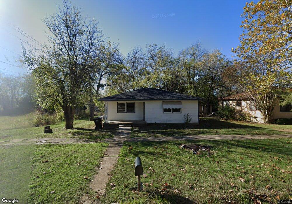 411 N Broadway St, Hugo, OK 74743 - photo 1