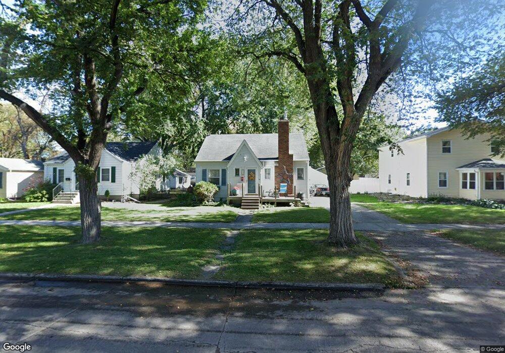 811 S 9th St, Grand Forks, ND 58201 - photo 1