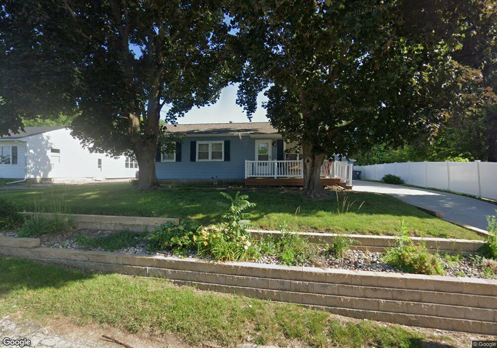 2320 W 45th St, Davenport, IA 52806 - photo 1