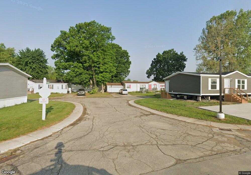 611 Red Oak Ct, Flint, MI 48506 - photo 1