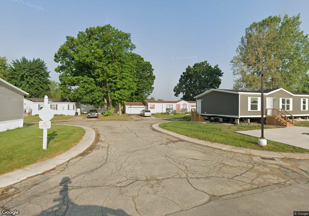 611 Red Oak Ct unit 611, Flint, MI 48506 - photo 1