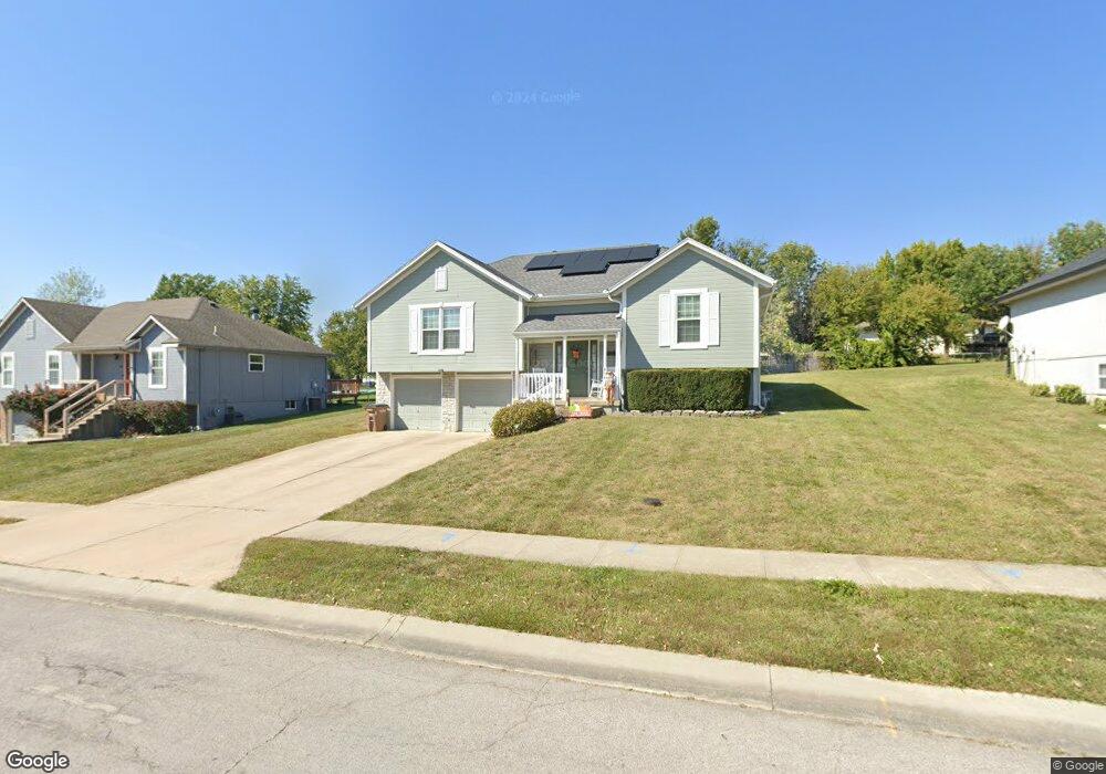 404 N Franklin St, Raymore, MO 64083 - photo 1