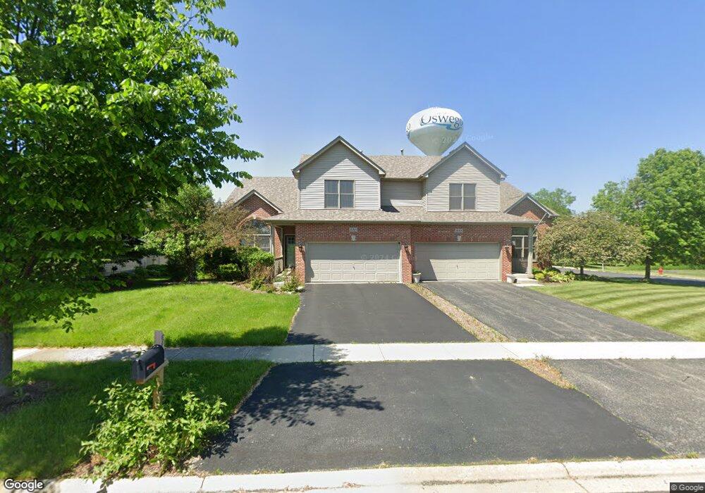 556 Sudbury Cir, Oswego, IL 60543 - photo 1