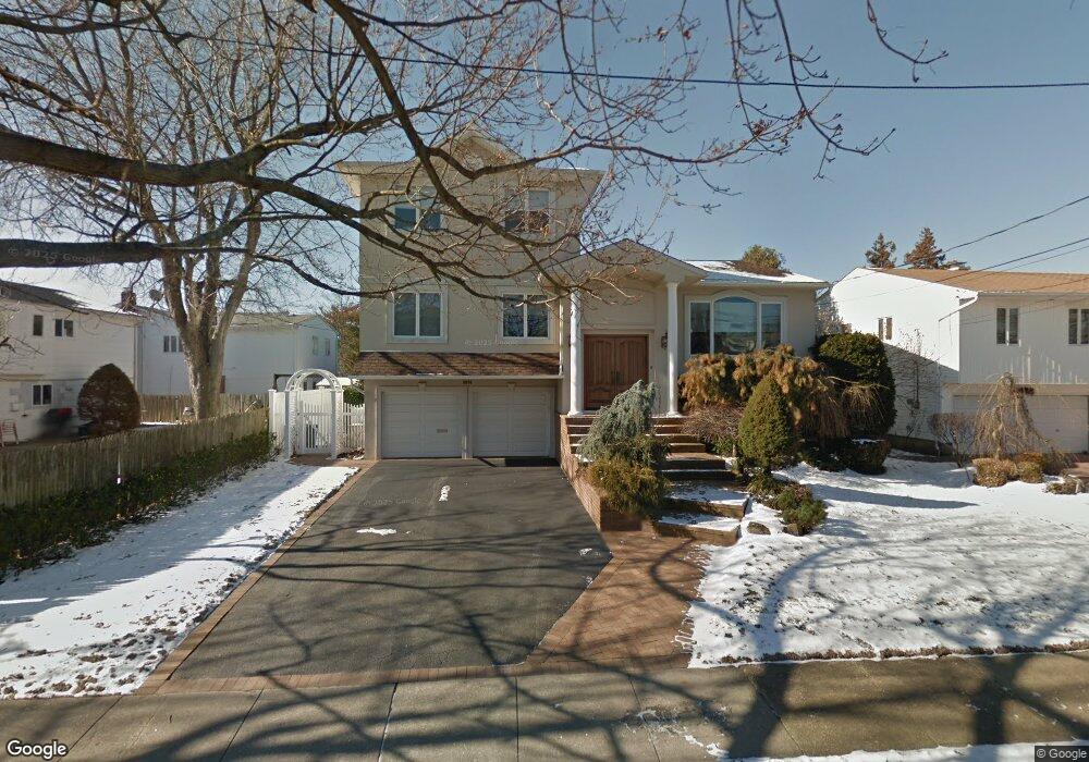 2836 Covered Bridge Rd, Merrick, NY 11566 - photo 1