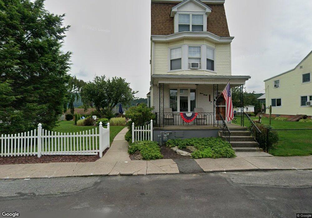 320 Walnut St, Mar Lin, PA 17951 - photo 1