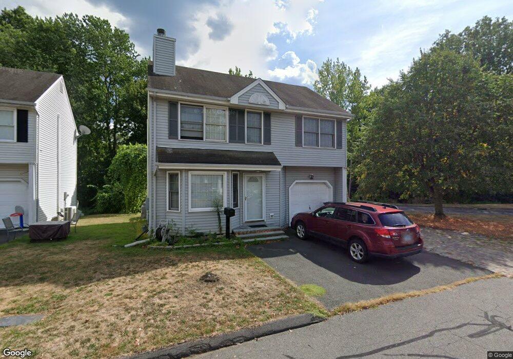 16 Rosemary Ct, West Hartford, CT 06110 - photo 1