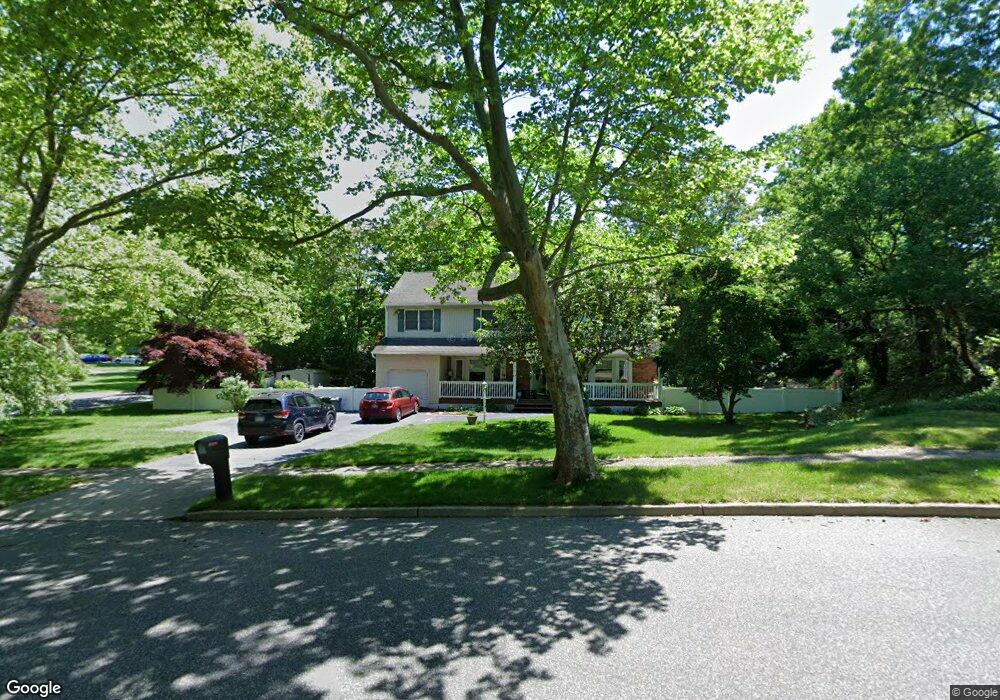 73 Gannet Dr, ComMacK, NY 11725 - photo 1