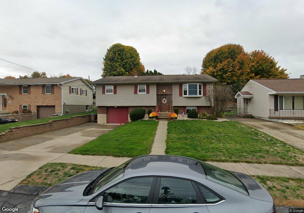 722 Sunset Dr, Olyphant, PA 18447 - photo 1