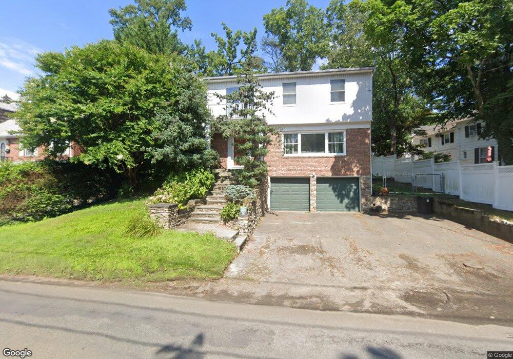 310 Bayview Ave, Manhasset, NY 11030 - photo 1