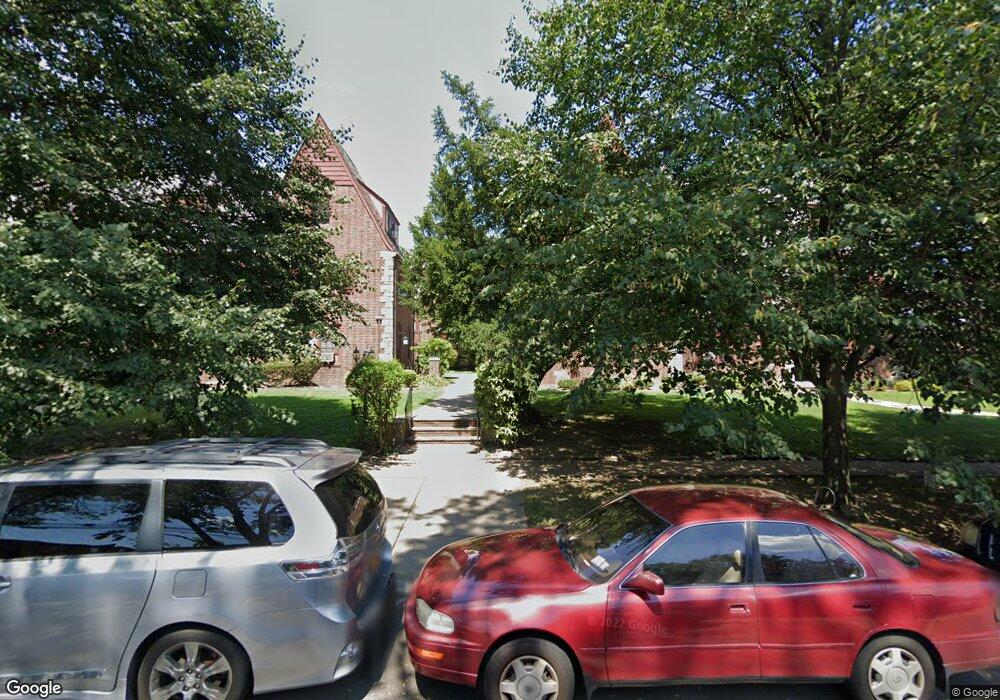 21537 43rd Ave, Flushing, NY 11361 - photo 1