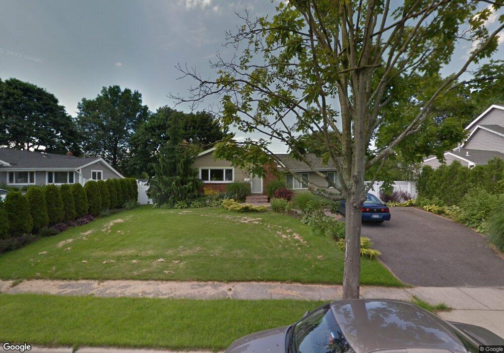 9 Dorian Ln, ComMacK, NY 11725 - photo 1