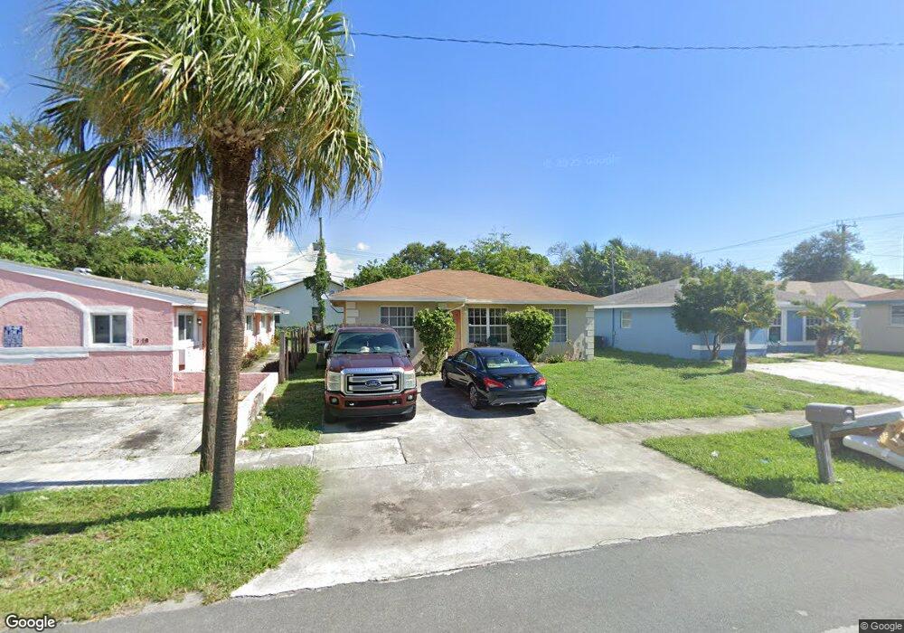 712 SW 9th St, Dania, FL 33004 - photo 1