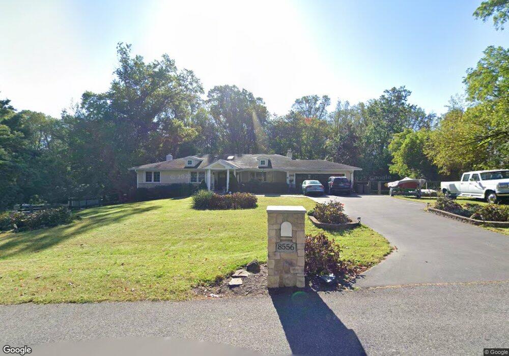 8556 Horseshoe Ln, Potomac, MD 20854 - photo 1