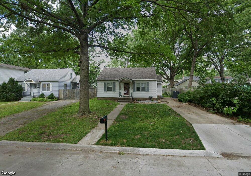 1625 SW Campbell Ave, Topeka, KS 66604 - photo 1