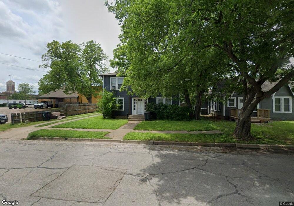 305 N Robinson St, Cleburne, TX 76031 - photo 1