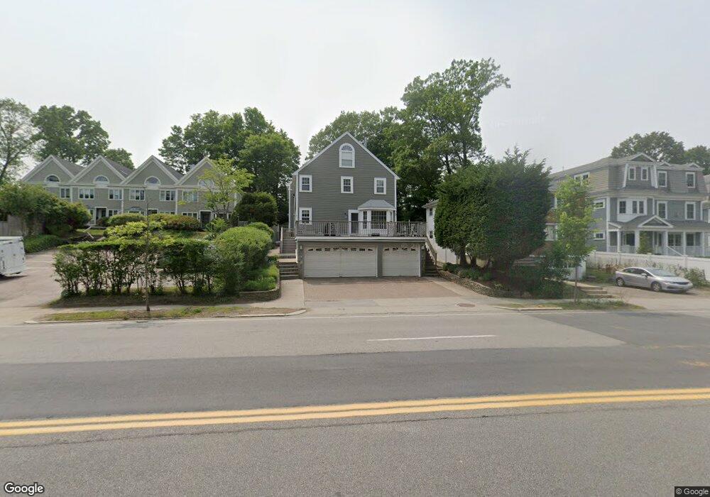 691 Hammond St unit 1    691, Chestnut Hill, MA 02467 - photo 1