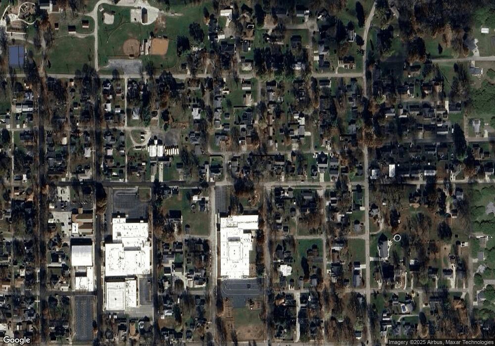 719 Railroad St, Covington, IN 47932 - photo 1