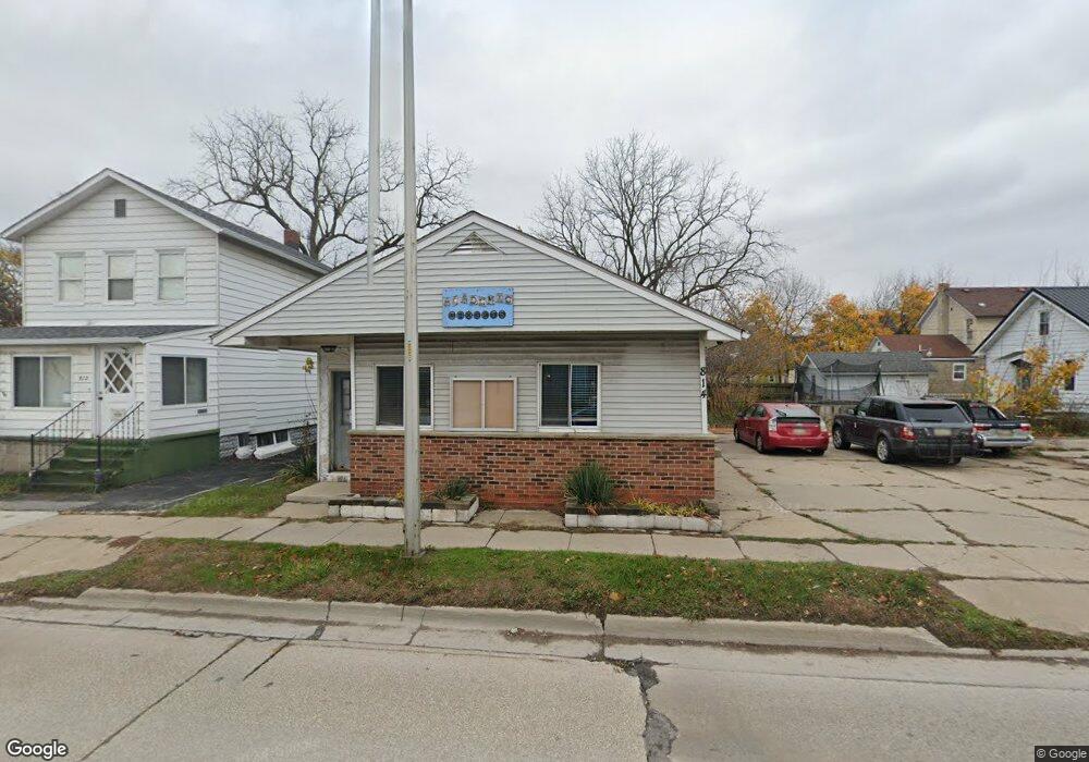 814 10th St, Port Huron, MI 48060 - photo 1