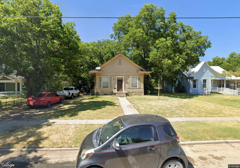 1309 E Pecan St, Gainesville, TX 76240 - photo 1