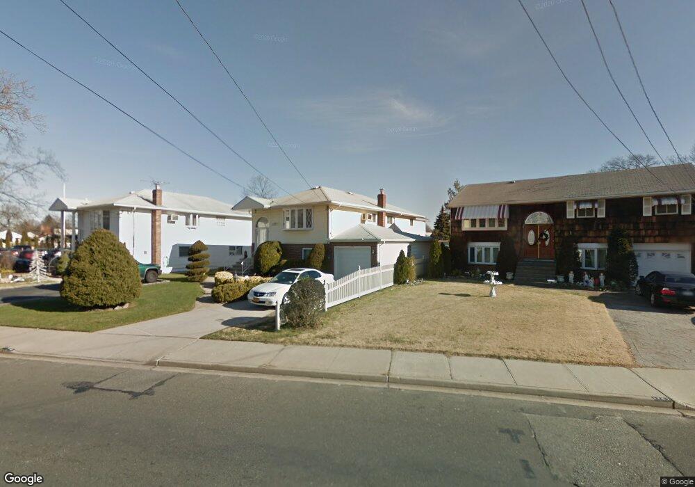 1705 Meadowbrook Rd, Merrick, NY 11566 - photo 1