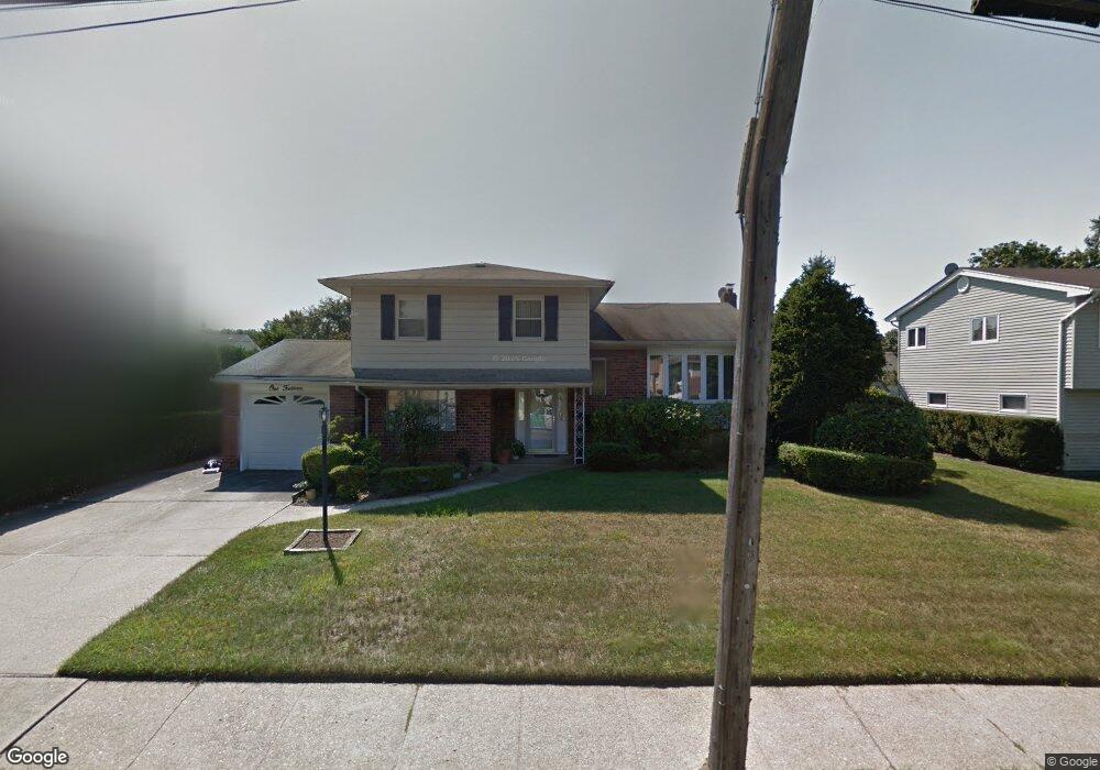 114 Haypath Rd, Bethpage, NY 11714 - photo 1