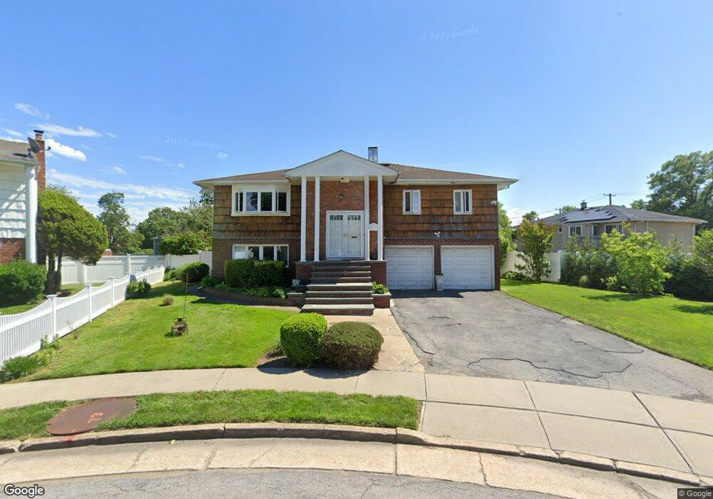 2 Rundle Ct, Hempstead, NY 11550 - photo 1