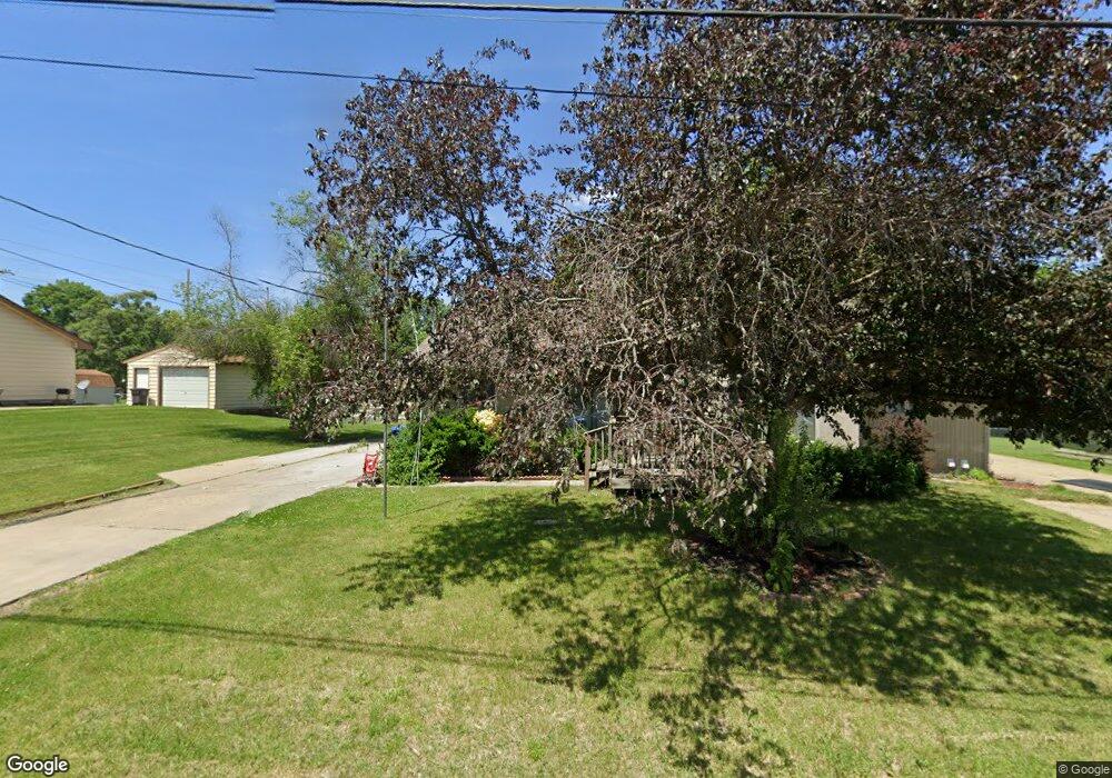 2906 E Madison Ave, Des Moines, IA 50317 - photo 1