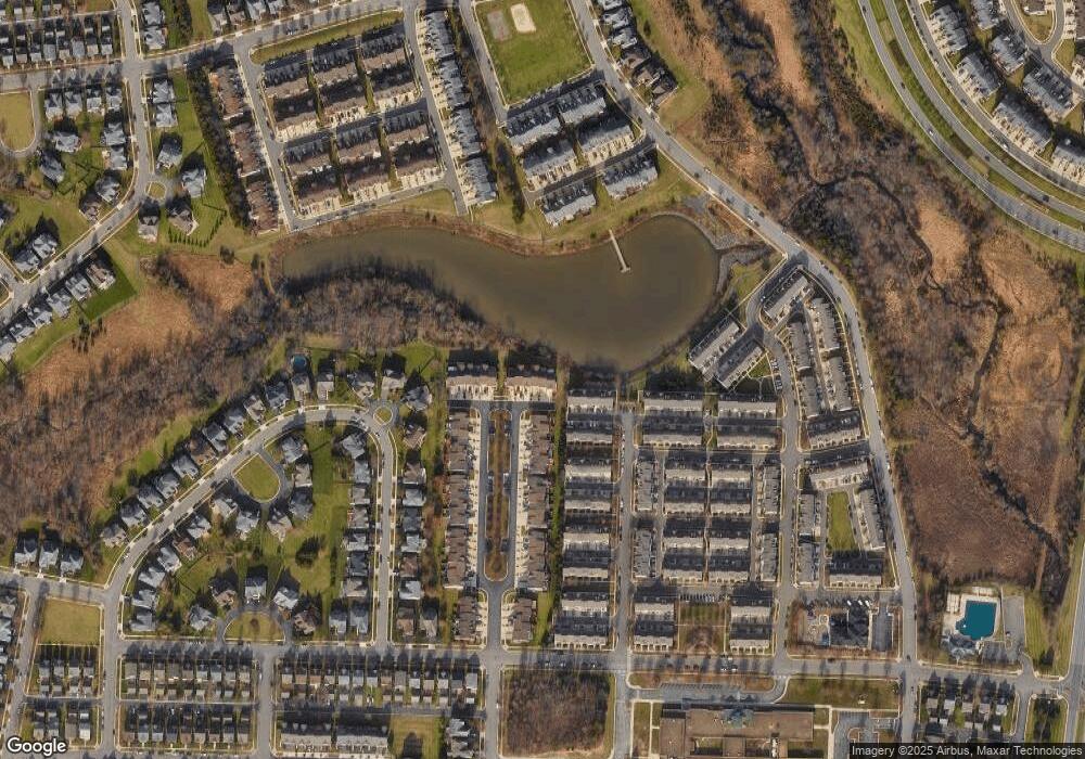 25320 Mcintyre Square, Chantilly, VA 20152 - photo 1