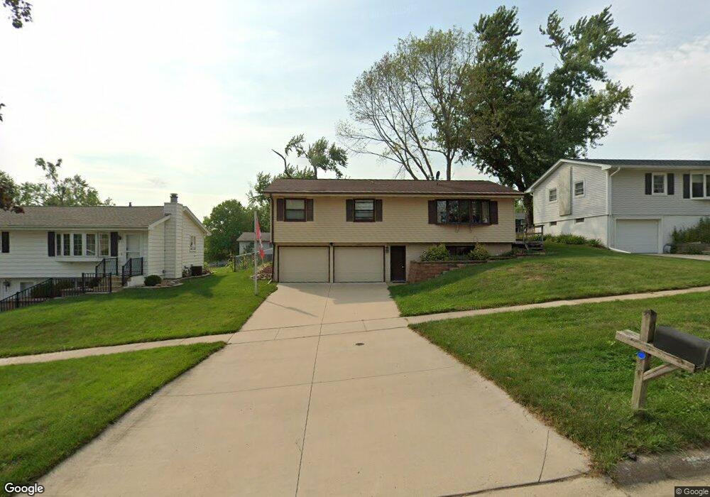 1626 26th St NW, Cedar Rapids, IA 52405 - photo 1