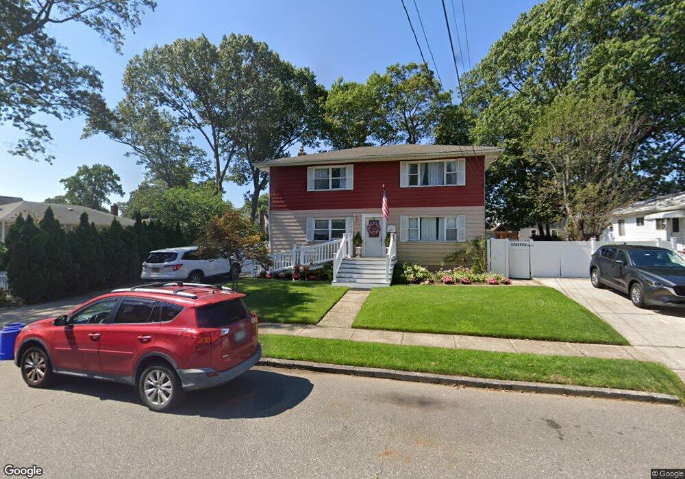 275 Deauville Blvd, Copiague, NY 11726 - photo 1