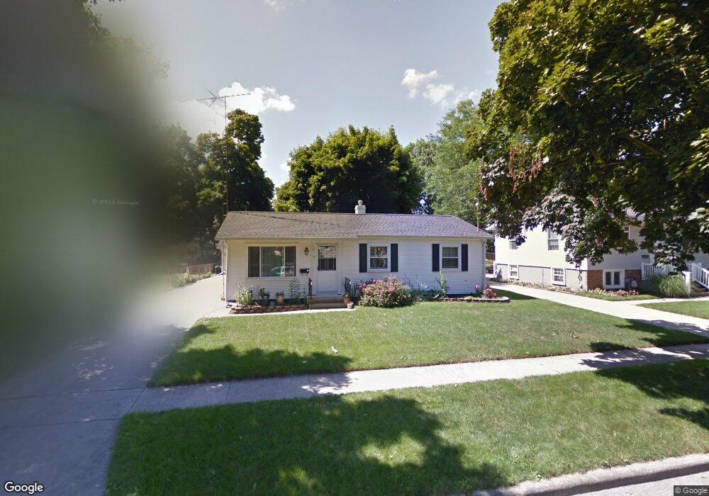 1015 Scottdale Dr, Adrian, MI 49221 - photo 1