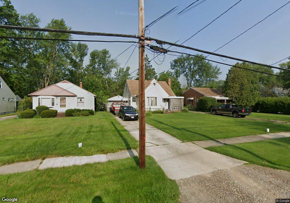 7664 Mapleway Dr, Olmsted Falls, OH 44138 - photo 1