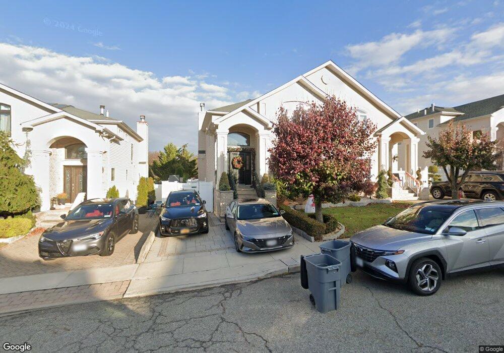 111 Covington Cir, Staten Island, NY 10312 - photo 1