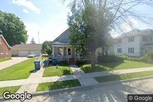 209 Garfield St SW, Cascade, IA 52033