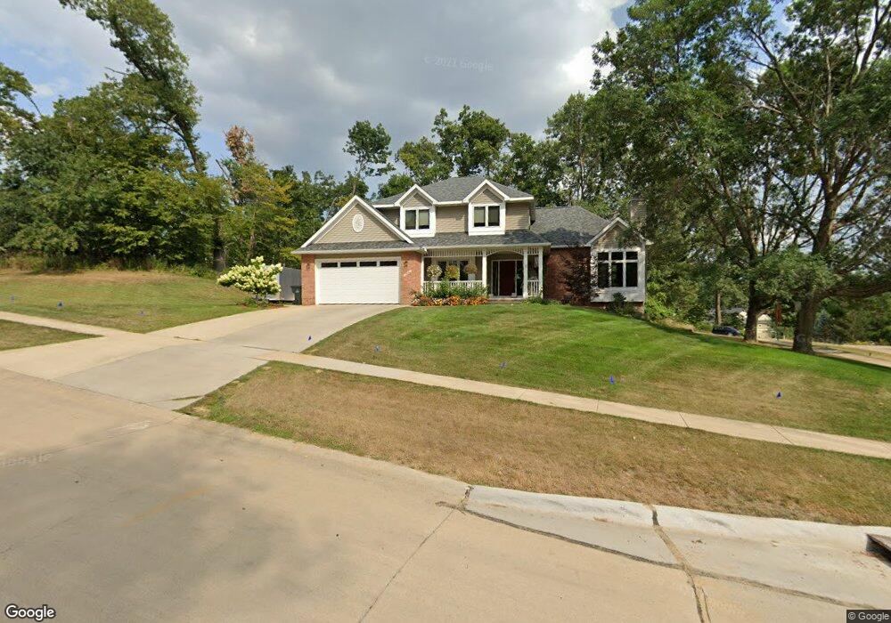 1940 Oak Knolls Ct SE, Cedar Rapids, IA 52403 - photo 1